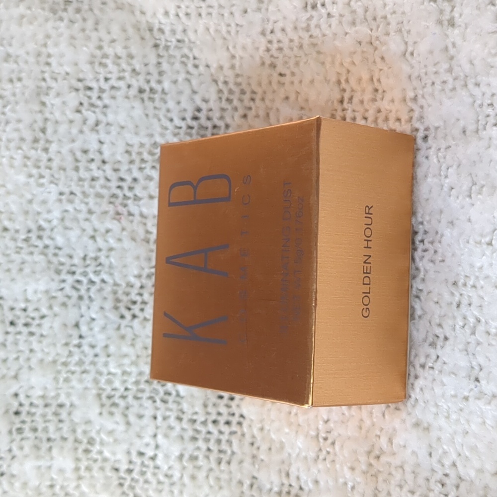 KAB Cosmetics Illuminating Dust in GOLDEN HOUR, 5g/0.176oz - Picture 11 of 14